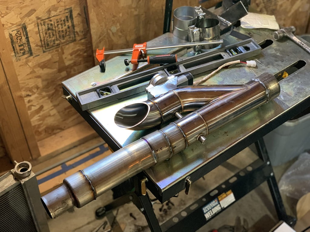 Exhaust cutout installed on Ford Mustang